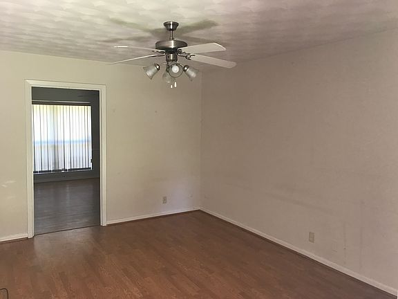 3rd image of 600 Dover Dr