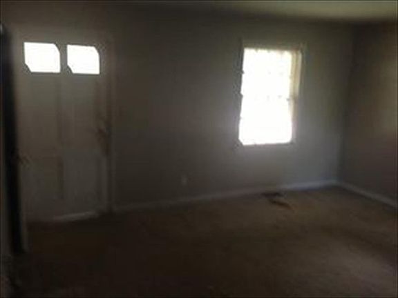 3rd image of 418 Clovelly Ln