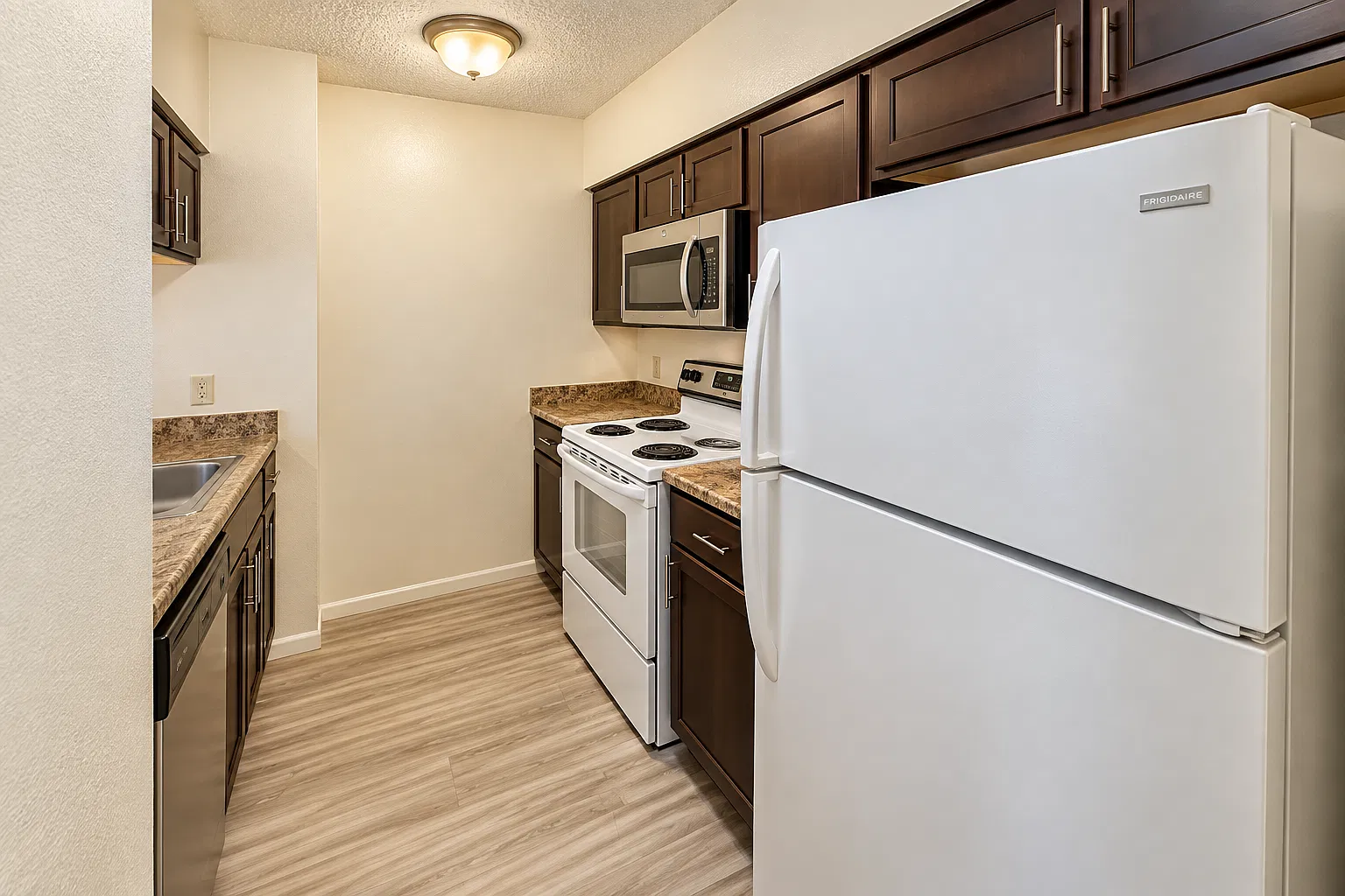 2 bed, 1000 sqft, $1,475 — Photo 4