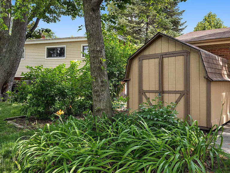 413 E Atwater Ave — Photo 53