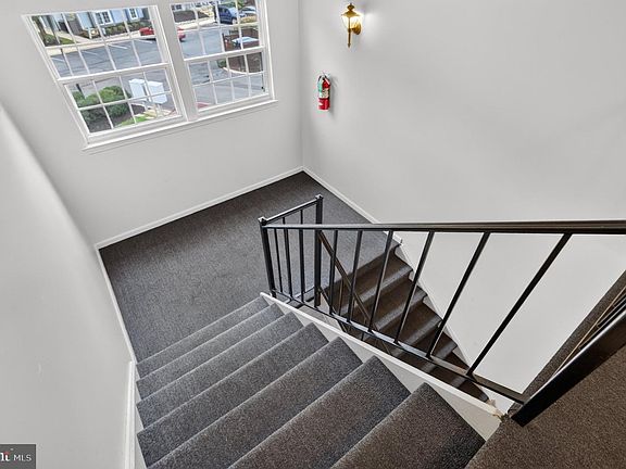 3rd image of 48 Cranberry Ct