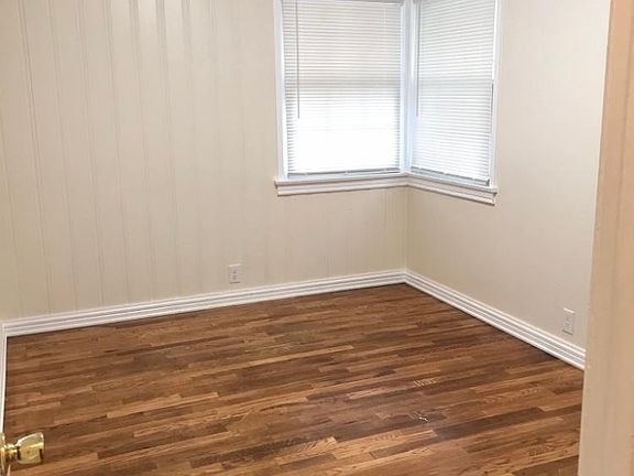 2nd image of 13030 Gladstone Ave