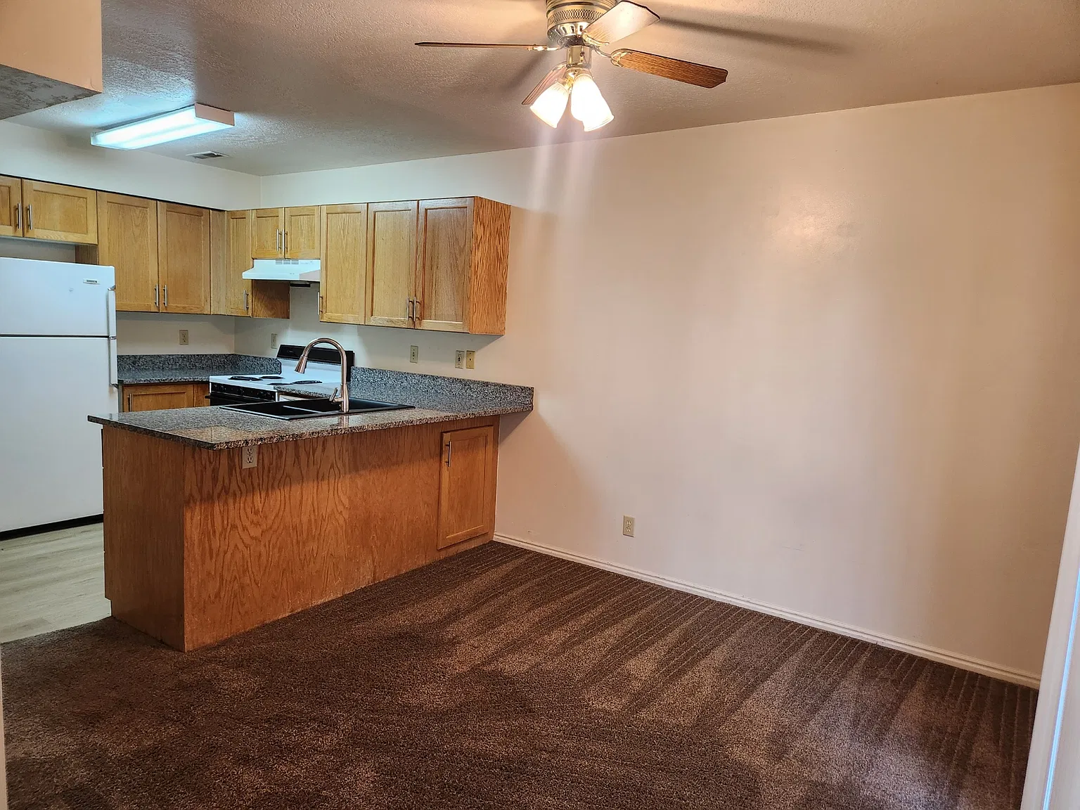 2 bed, 1.5 bath, 1000 sqft, $1,200 — Photo 3