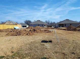 1386 S Apollo Dr, Fayetteville, AR 72701