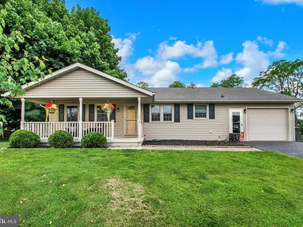 8 Monticello Ave, Spring Grove, PA 17362