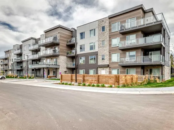 200 N Shawnee Sq SW #403, Calgary, AB T2Y 0T7