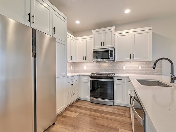 4th image of 5653 SE Logan Ln