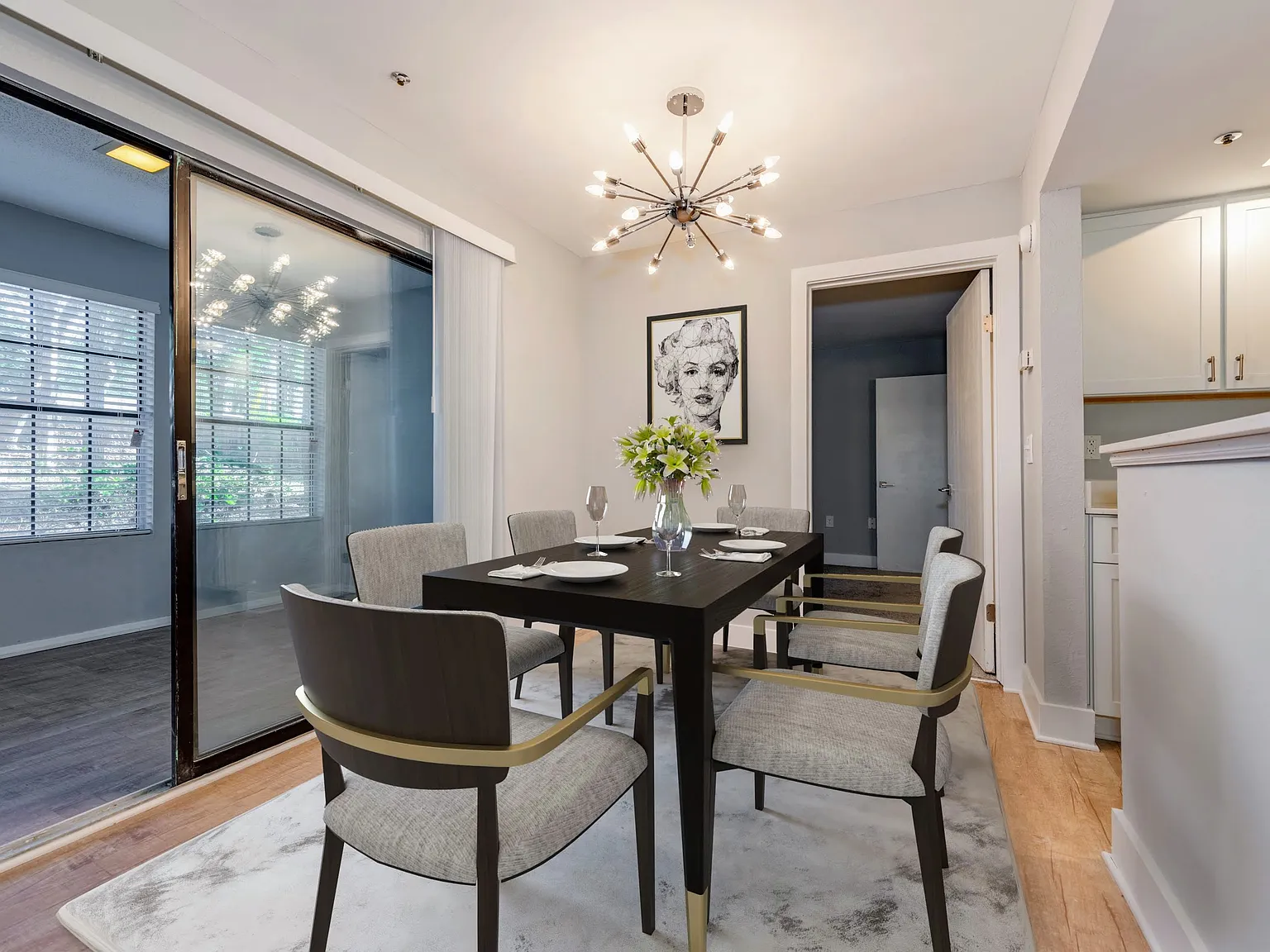 Woodford Apartments — Photo 3