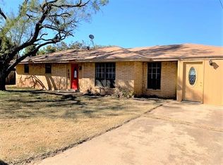 409 N Heights St, Winters, TX 79567