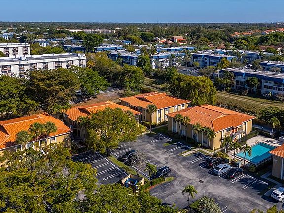 2nd image of 2661 Riverside Dr #2