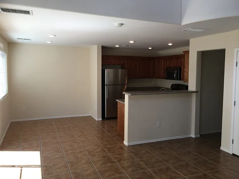 9933 Carrizo Springs Ave — Photo 8