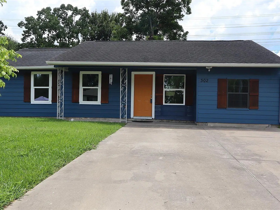 302 Delta St