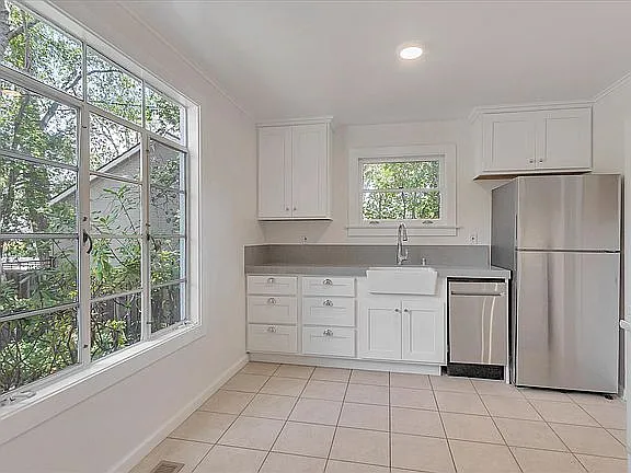 333 W Main St — Photo 1