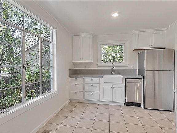 1st image of 333 W Main St