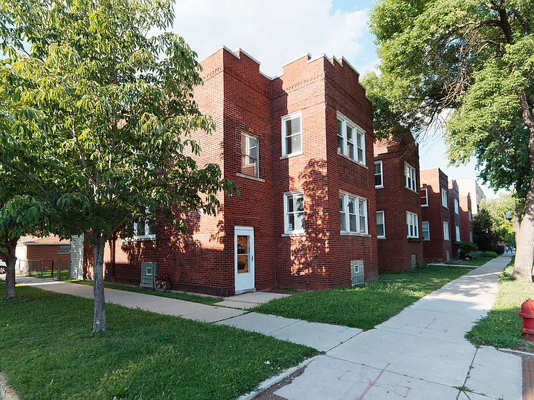 3124 W Addison St #1 — Photo 2