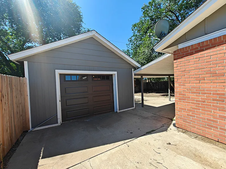 2534 Ivanhoe Dr — Photo 32