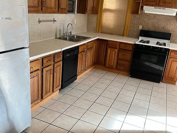 2nd image of 518 Washington Ave APT B