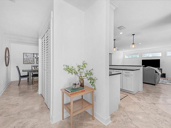 5th image of 300 Leah Miller Dr NW
