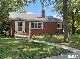 410 Woodland Pl, Jacksonville, IL 62650