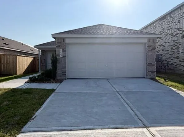 9223 Burch Eagle Ct, Baytown, TX 77521