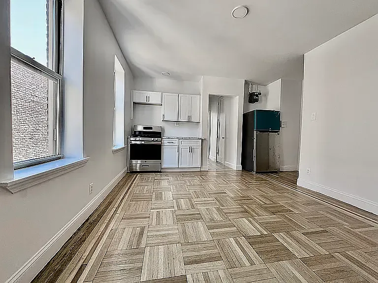187 Pinehurst Ave #5C — Photo 1