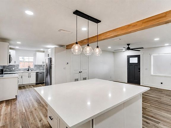 4th image of 113 Inwood Cir