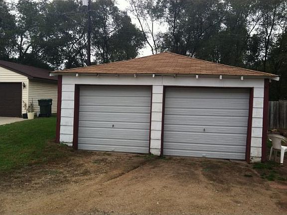 3rd image of 243 Ivy Ave W