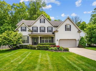 3321 Crown Pointe Dr, Stow, OH