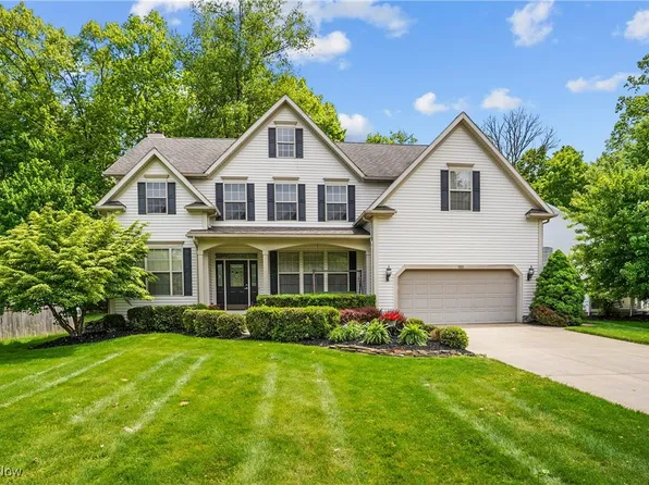 3321 Crown Pointe Dr, Stow, OH 44224