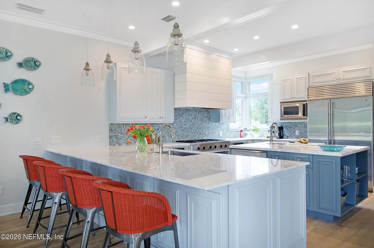 4 bed, 5.0 bath, 4410 sqft, $20,000 — Photo 4