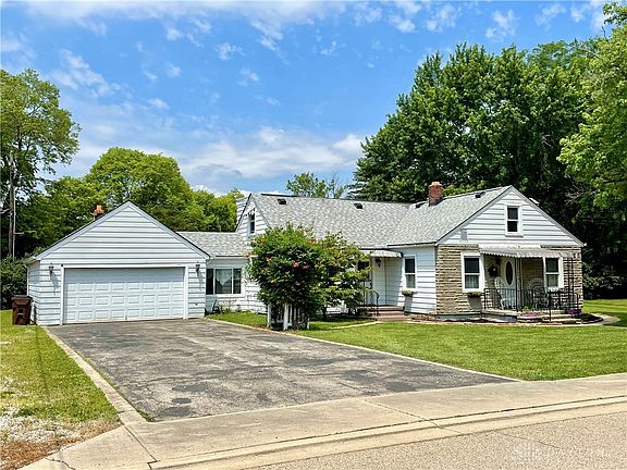 2nd image of 52 Maple St