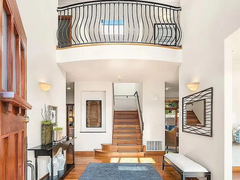 710 Lake Washington Blvd NE — Photo 3