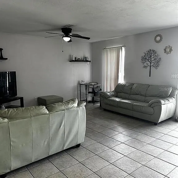 1048 Wakefield Cir — Photo 4