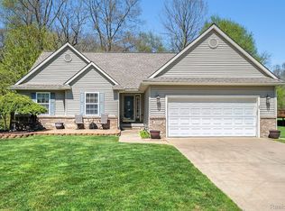 2529 Birchwood Dr, Howell, MI 48855