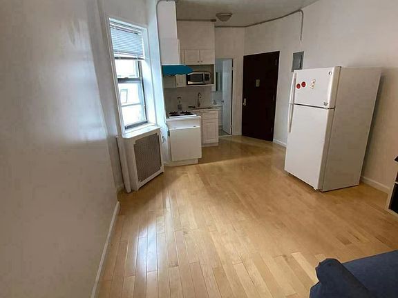 3rd image of 160 Henry St #5C