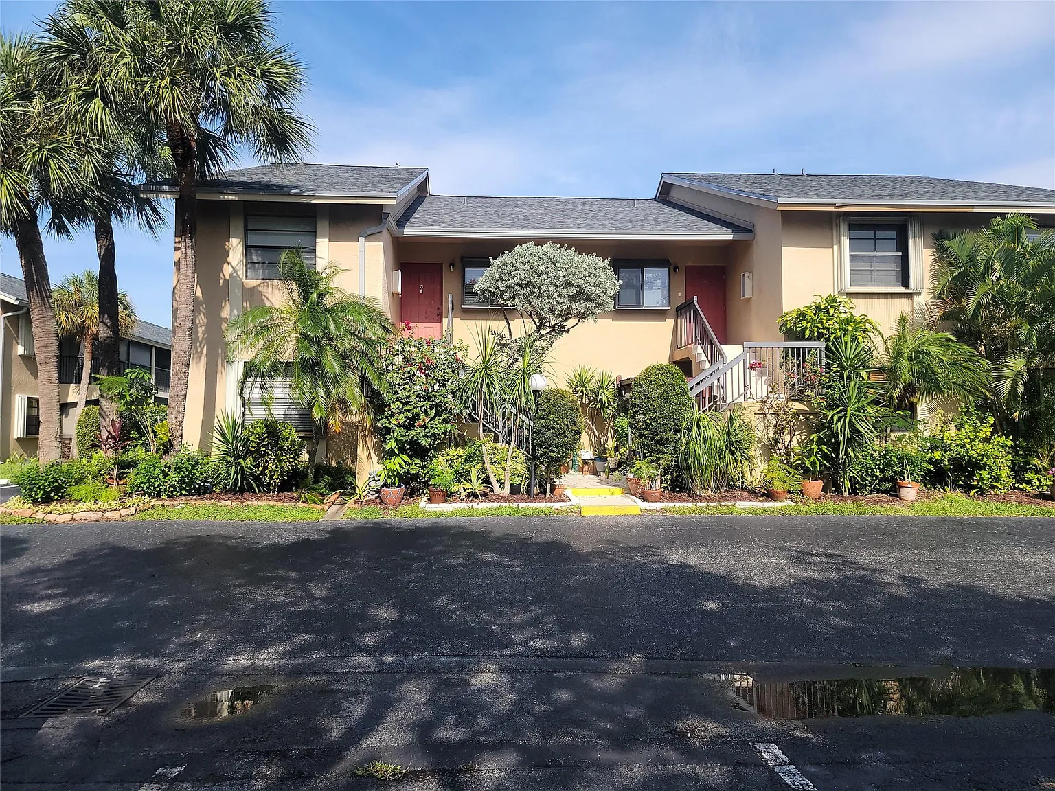 2 bed, 2.0 bath, 1030 sqft, $2,500 — Photo 2