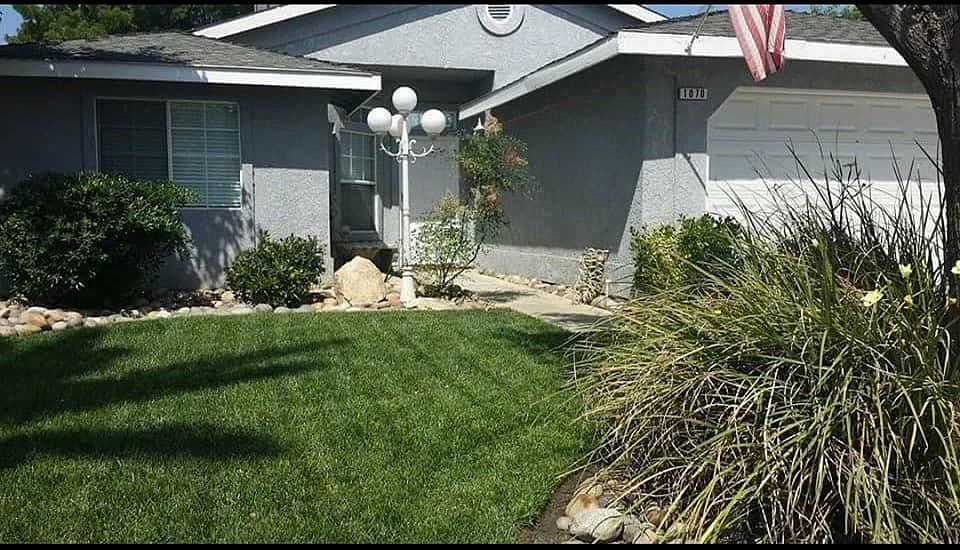 1st image of 1070 Leslie Ln
