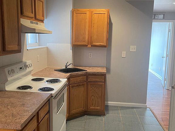 5th image of 1512 W Westmoreland St Floor 2