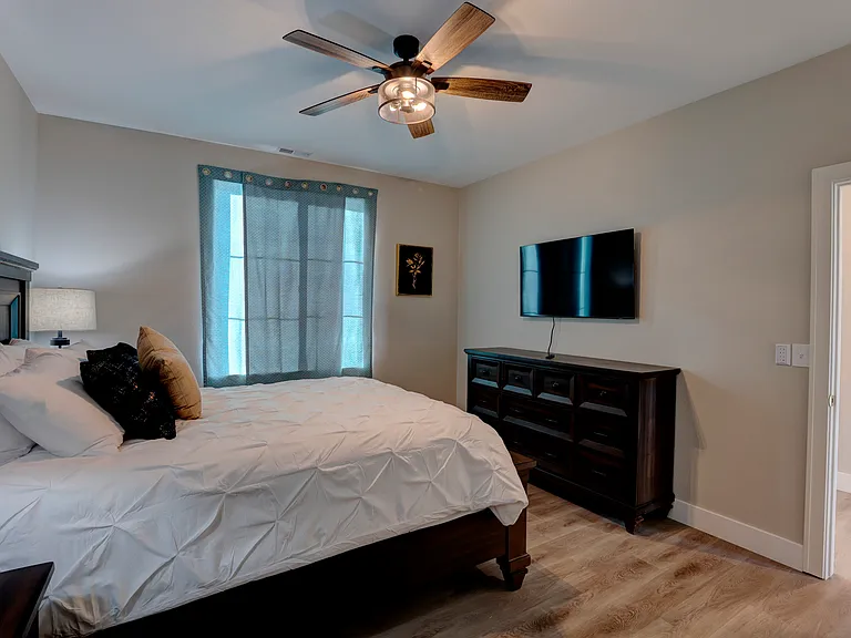 855 Lincoln Dr — Photo 17