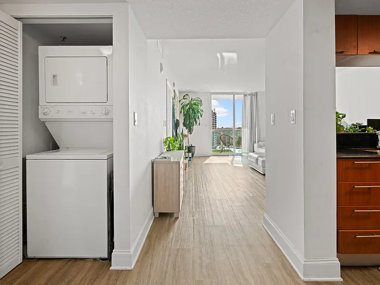 1800 N Bayshore Dr #1604 — Photo 1