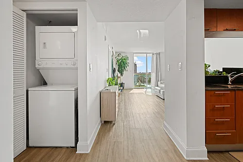 1800 N Bayshore Dr #1604 Photo 1