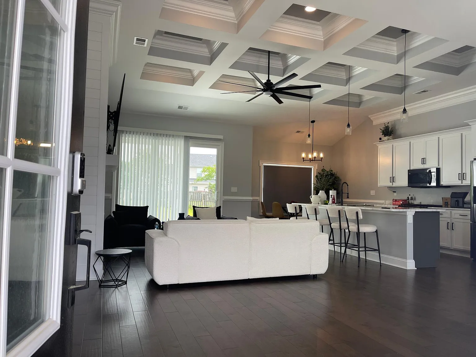 3 bed, 2426 sqft, $3,000 — Photo 4