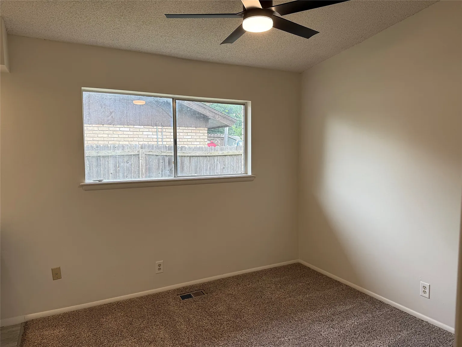 3 bed, 2.0 bath, 1484 sqft, $1,795 — Photo 2