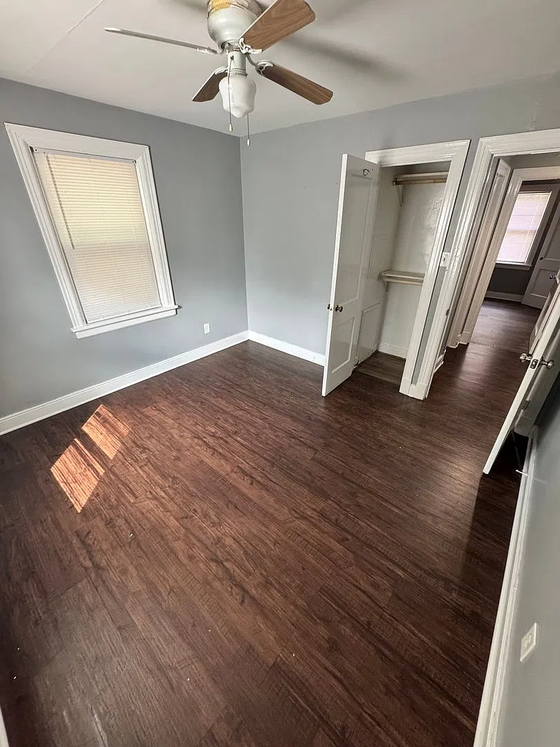 3 Bed 1 Bath House with Huge Yard! — Photo 4