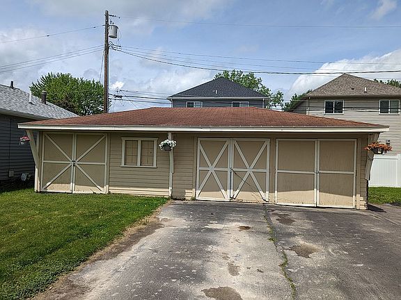 4th image of 15885 Edsel Dr