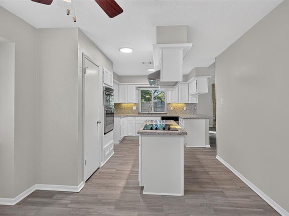 4th image of 2747 Colony Dr