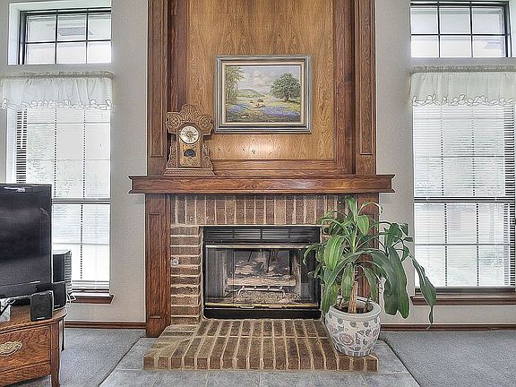 5th image of 609 Redwood Cir