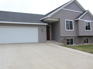1504 Laurel Ln, Minot, ND 58703
