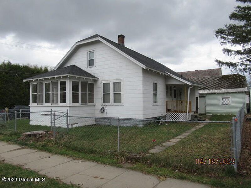 2nd image of 274 E Fulton Street
