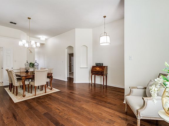 4th image of 881 Sibyl Ln